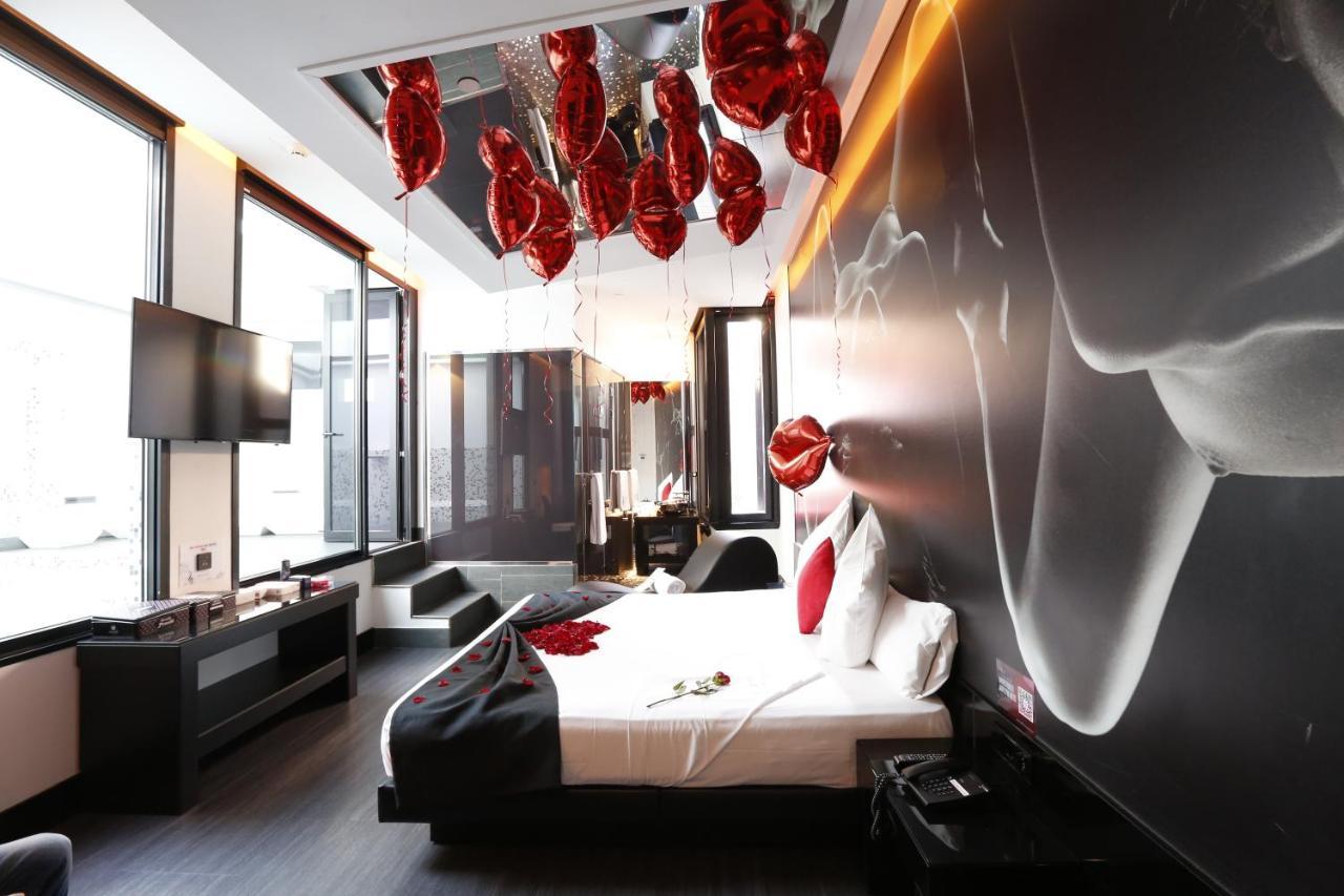 Hotel Loob Madrid (Adults Only) Torrejon de Ardoz Exterior photo