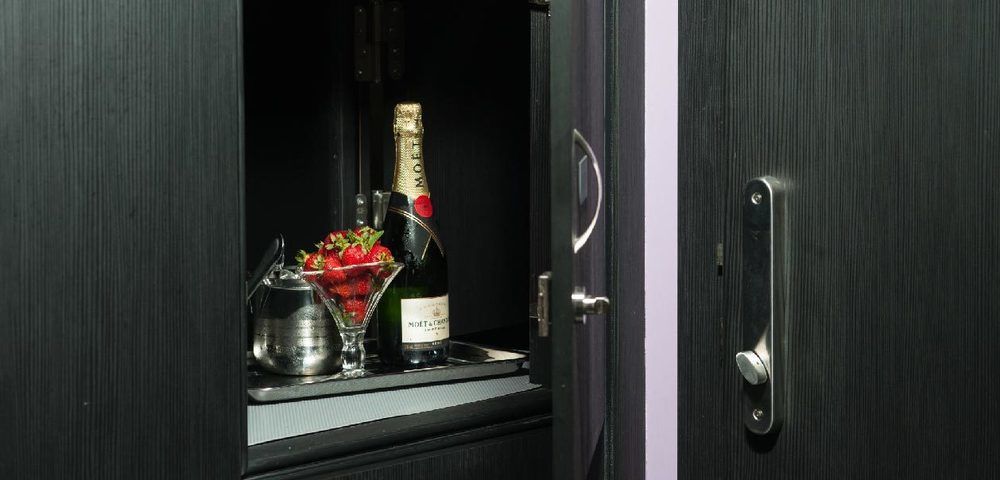 Hotel Loob Madrid (Adults Only) Torrejon de Ardoz Exterior photo